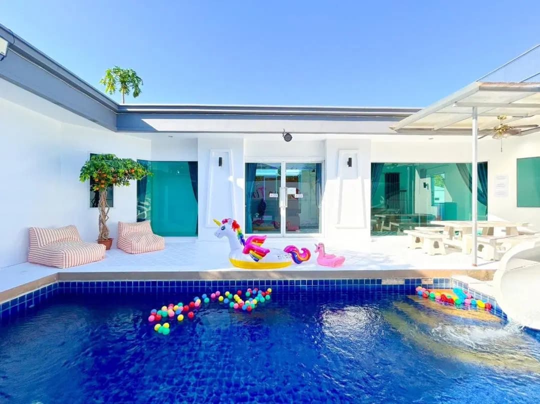 Disco Time Pool Villa